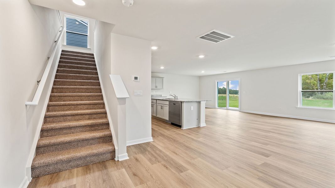 Spacious, unfurnished interior of a new home in Cloverdale Hills, Piedmont (Image 18).