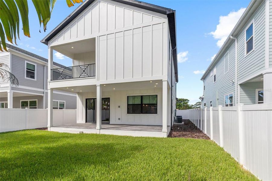Exterior details and patio area of a home in , St. Petersburg (Image 24).