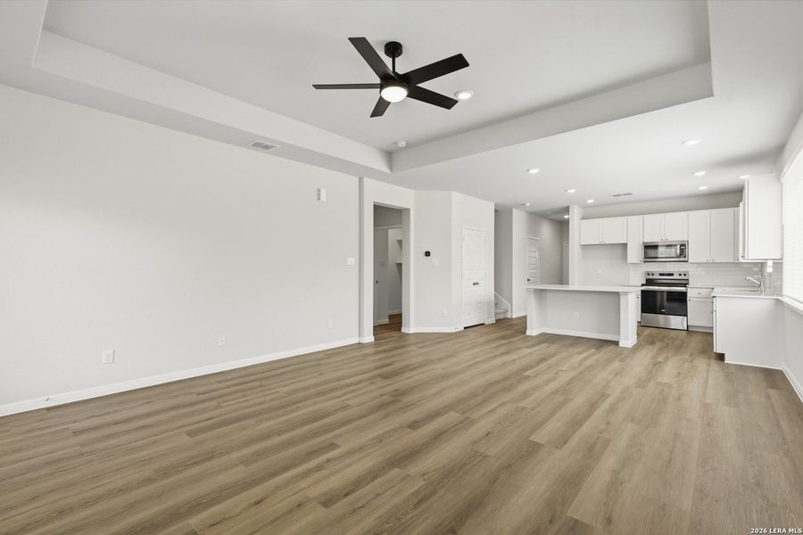 Spacious, unfurnished interior of a new home in Cinco Lakes, San Antonio (Image 13).