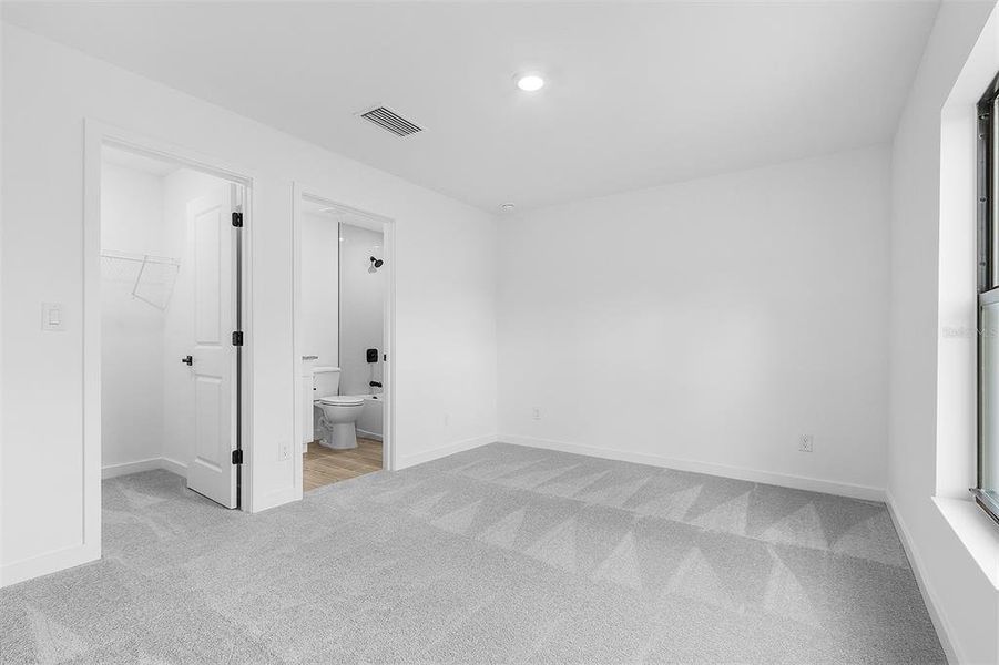 Spacious, unfurnished interior of a new home in Port Charlotte, North Port (Image 16).