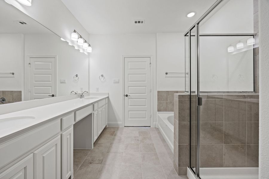 Representative furnished interior of a home built from the Kelly by Cambridge Homes in Lake Park, Rowlett (Image 9).