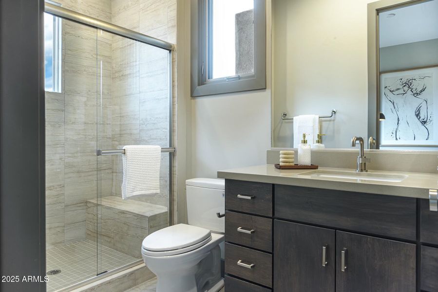 Loy 7 GUEST 2 BATH-2