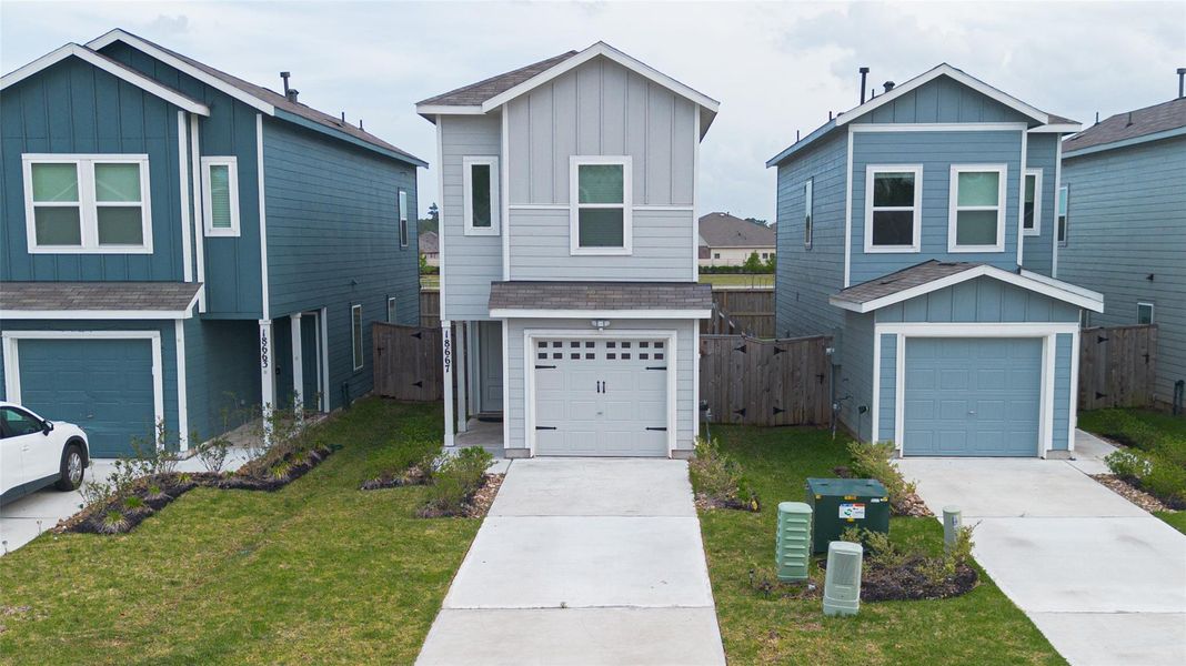 Front exterior of a new home in Tavola, New Caney, TX, highlighting curb appeal (Image 19). Front exterior of a new home in Tavola, New Caney, TX, highlighting curb appeal (Image 19).