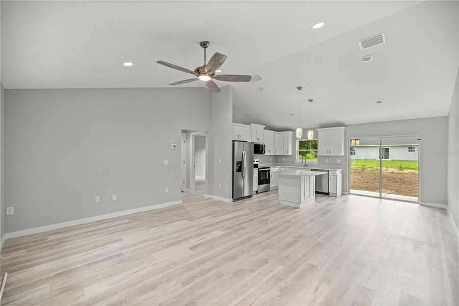 Spacious, unfurnished interior of a new home in , Ocala (Image 15).