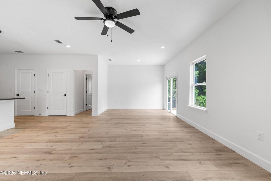 Spacious, unfurnished interior of a new home in , Jacksonville (Image 30).