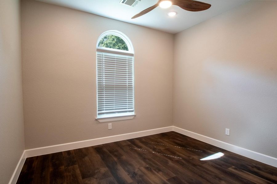 Spacious, unfurnished interior of a new home in , Huntsville (Image 23).