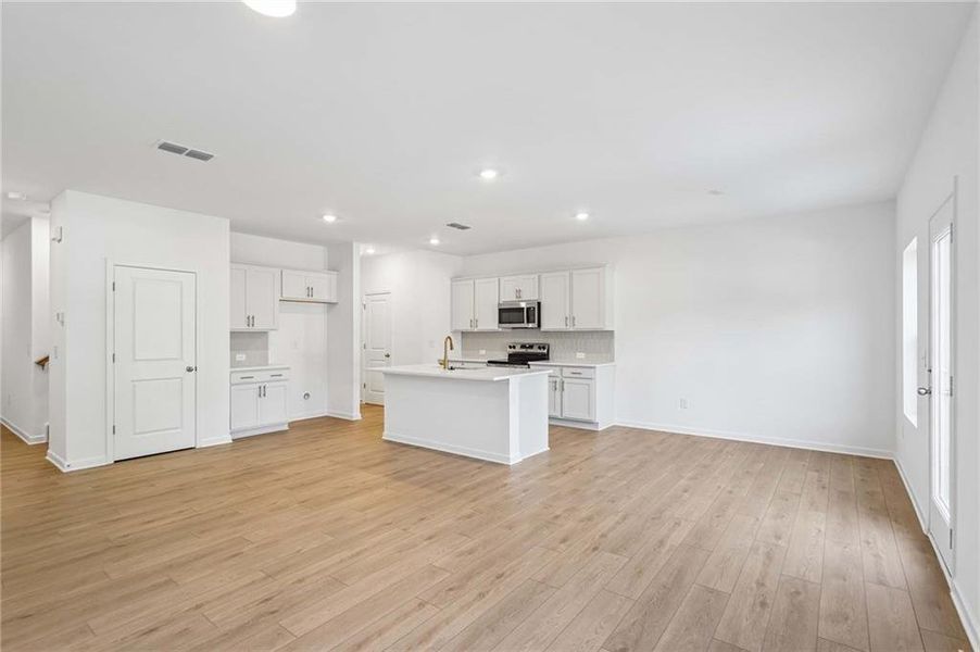 Spacious, unfurnished interior of a new home in Leydenview, Mableton (Image 26).