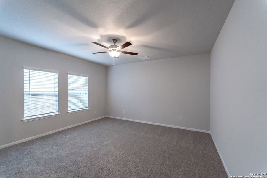 Spacious, unfurnished interior of a new home in Cloud Country, New Braunfels (Image 16).