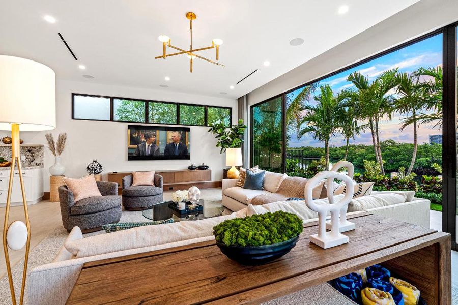 mls_FAMILY_ROOM_DETAIL