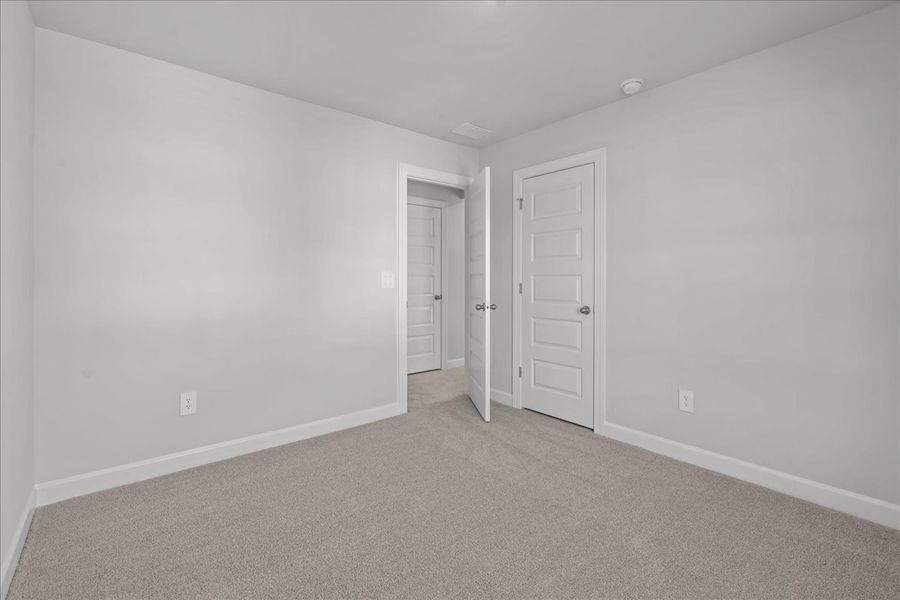 Spacious, unfurnished interior of a new home in Creek Ridge - Heritage Collection, Spartanburg (Image 17).