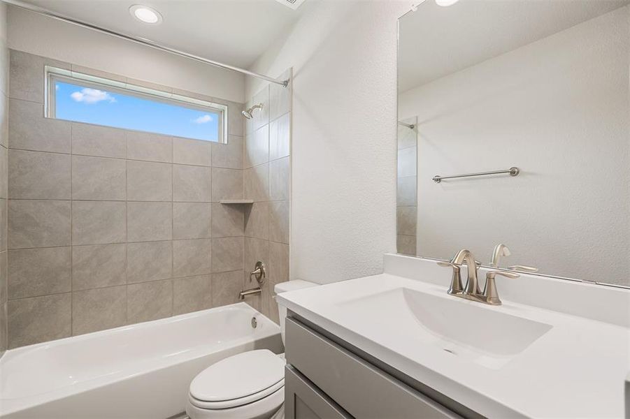 Furnished interior view inside a new home in Rollingbrook Estates, Baytown (Image 21).