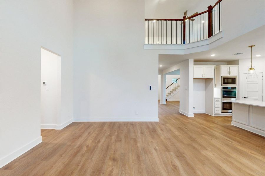 Spacious, unfurnished interior of a new home in Sorella, Tomball (Image 35).