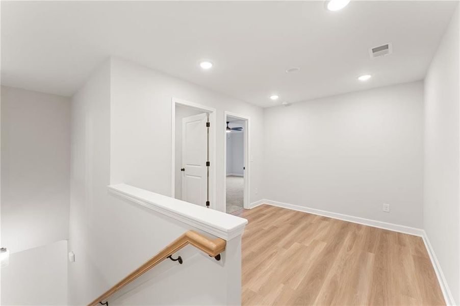 Spacious, unfurnished interior of a new home in Cherokee Township, Acworth (Image 11).