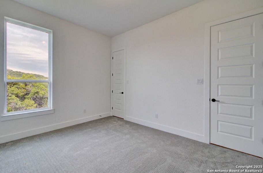 Spacious, unfurnished interior of a new home in Verandas at the Rim, San Antonio (Image 27).