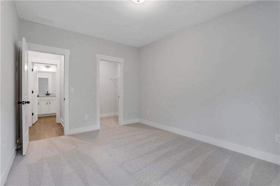 Spacious, unfurnished interior of a new home in Cambridge, Flowery Branch (Image 37). Spacious, unfurnished interior of a new home in Cambridge, Flowery Branch (Image 37).