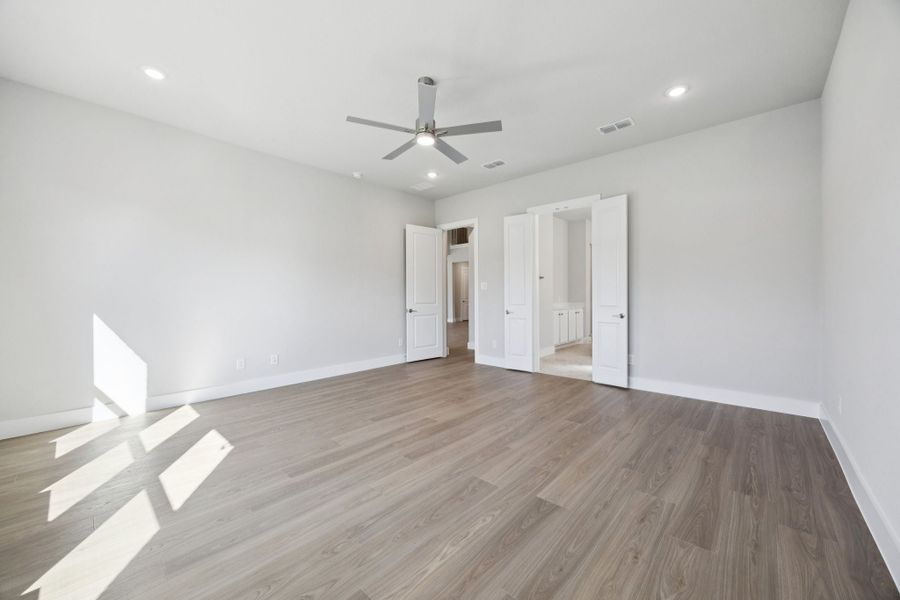 Spacious, unfurnished interior of a new home in Painted Tree Lakeside, McKinney (Image 24).