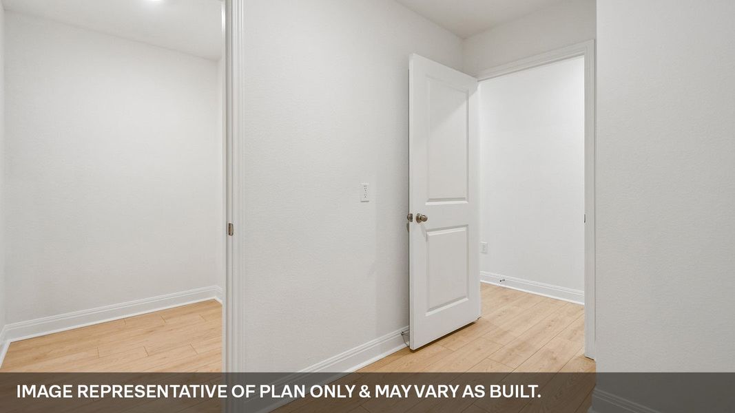Representative unfurnished interior of a home built from the The Courtland by D.R. Horton in Riverview, Georgetown (Image 26).
