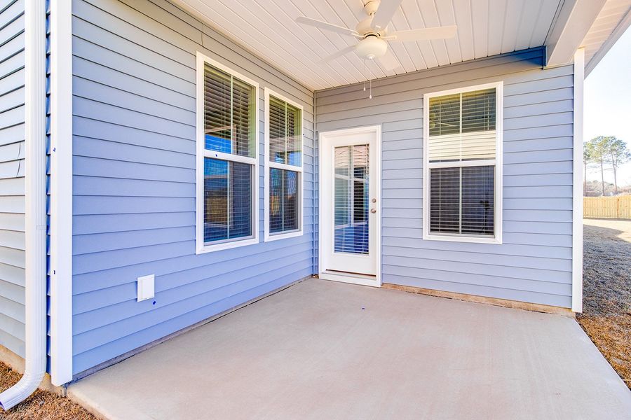 Exterior details and patio area of a home in Hendrix Farms, Lexington (Image 3).