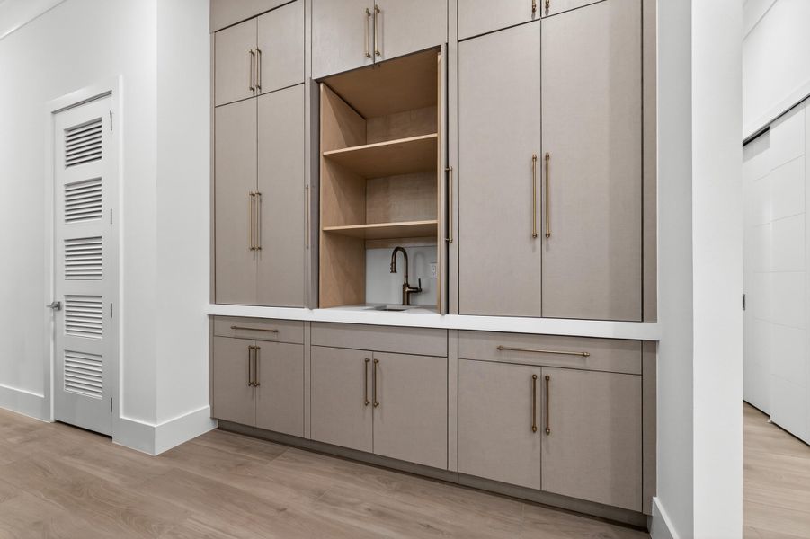 LIVING ROOM WET BAR / CABINET