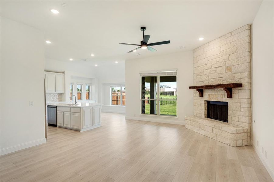 Spacious, unfurnished interior of a new home in Silo Mills Classic 70, Joshua (Image 16). Spacious, unfurnished interior of a new home in Silo Mills Classic 70, Joshua (Image 16).