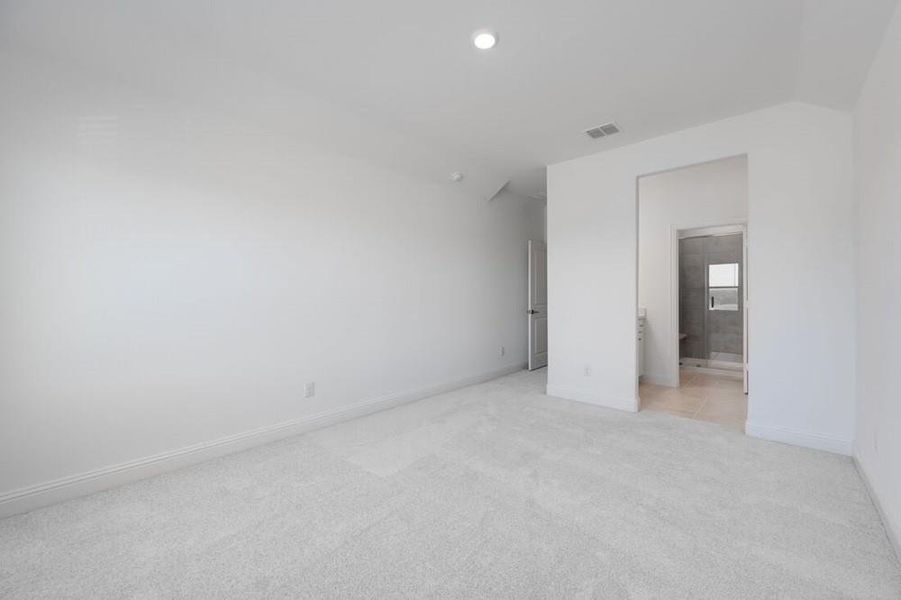Spacious, unfurnished interior of a new home in South Oak 60s, Lakewood Village (Image 18).