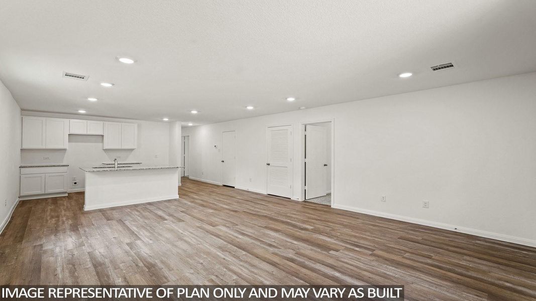 Spacious, unfurnished interior of a new home in McCrorey Trails, Conroe (Image 7).