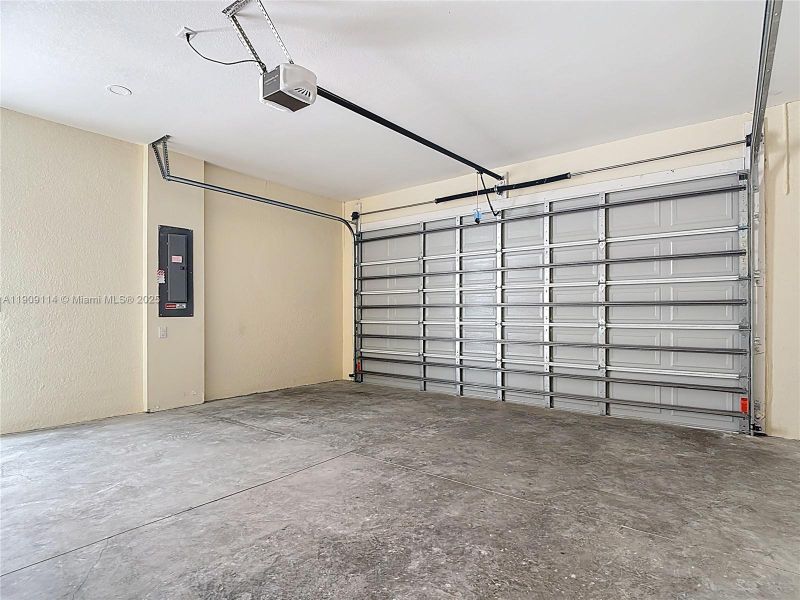 Spacious, unfurnished interior of a new home in , Lehigh Acres (Image 36).