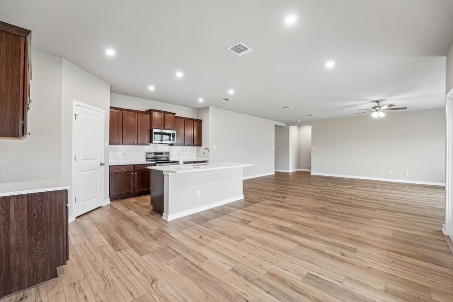 Furnished interior view inside a new home in Grove East, Temple (Image 6).