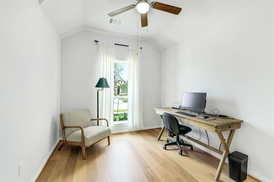 Furnished interior view inside a new home in Bridgeland Creekland Village, Cypress (Image 25). Furnished interior view inside a new home in Bridgeland Creekland Village, Cypress (Image 25).