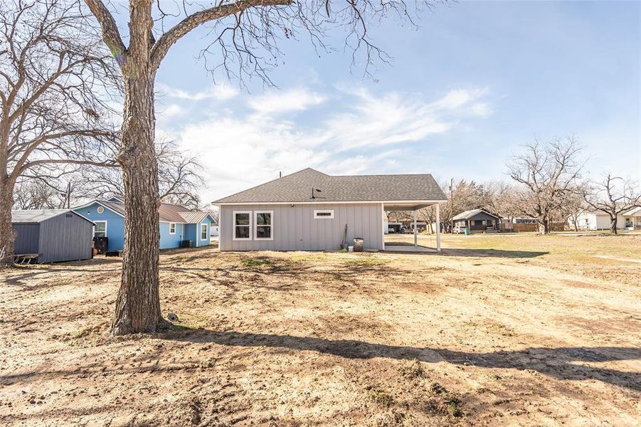 Exterior details and patio area of a home in , Nocona (Image 19).