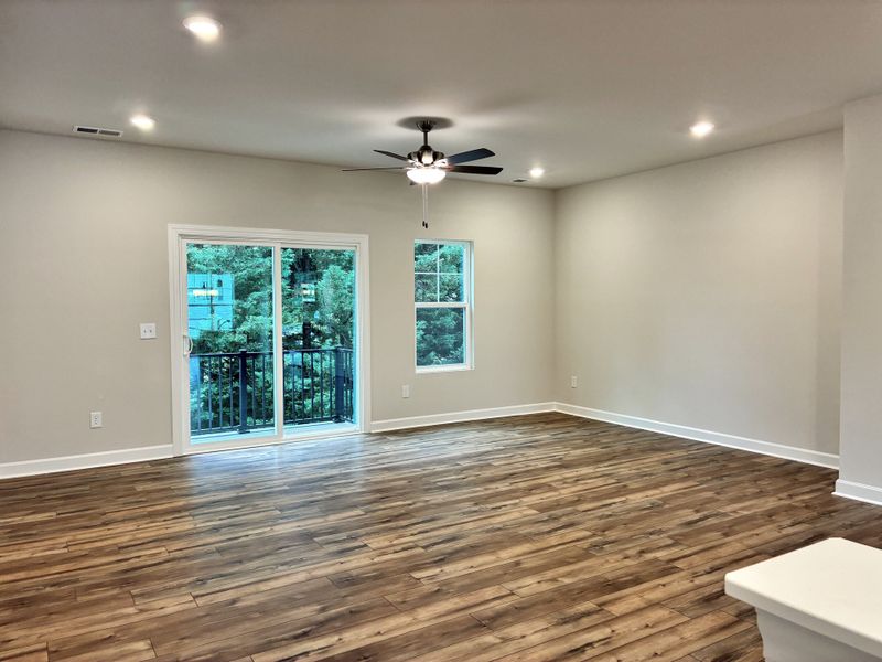 Spacious, unfurnished interior of a new home in Miller Park, Greenville (Image 14).