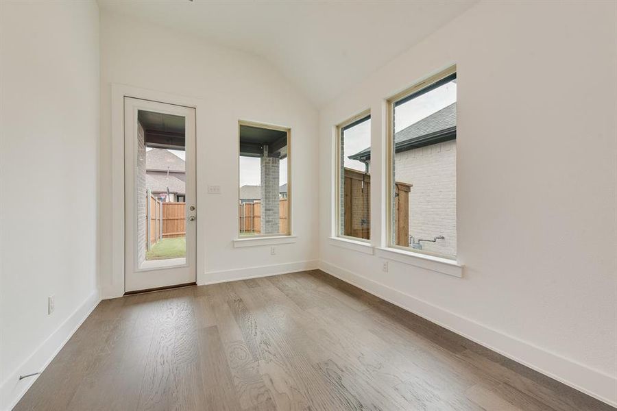 Spacious, unfurnished interior of a new home in Edgewater, Fate (Image 23).