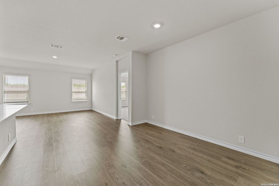 Spacious, unfurnished interior of a new home in Steele Creek, Cibolo (Image 20).