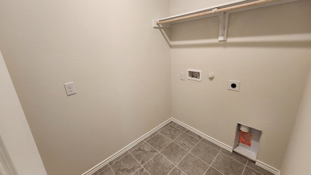Spacious, unfurnished interior of a new home in Waverly Estates, Nevada (Image 15).