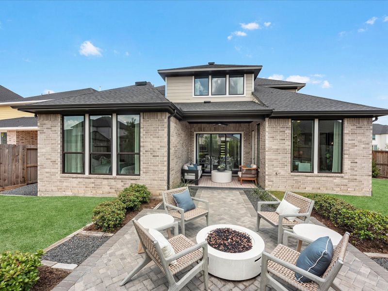 Exterior details and patio area of a home in Tompkins Reserve, Katy (Image 3).