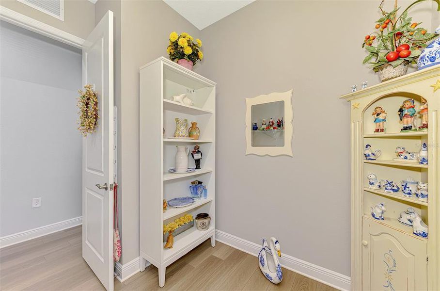 Furnished interior view inside a new home in , Venice (Image 11).