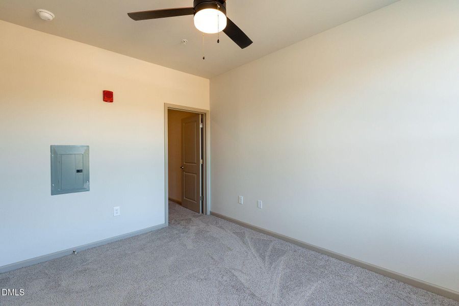 021-1920x1080-main-bedroom