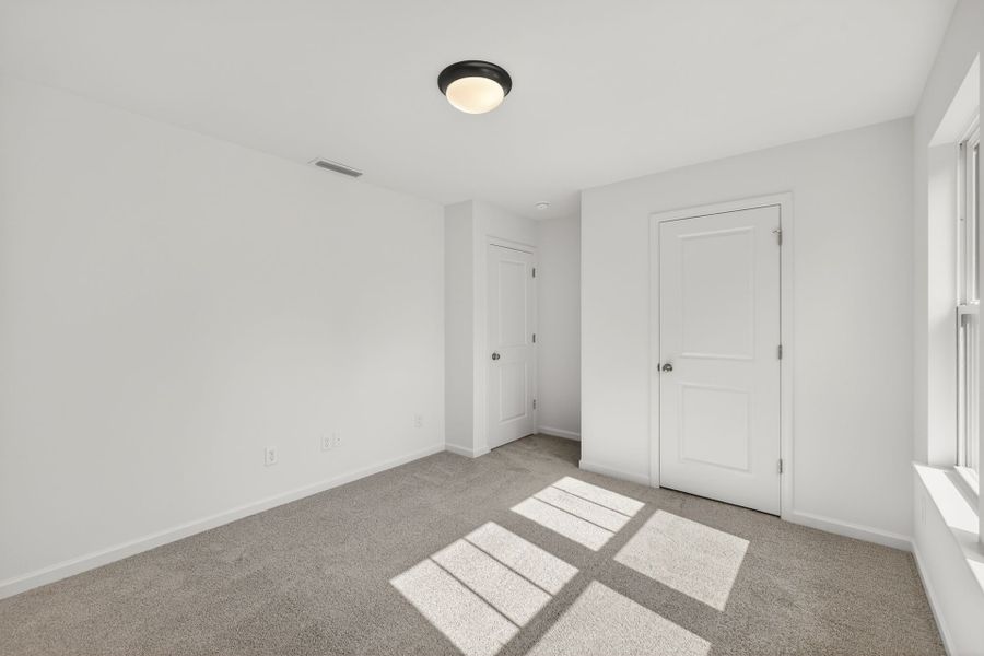 Spacious, unfurnished interior of a new home in Edgewater - Lakeview Point, Lancaster (Image 24).