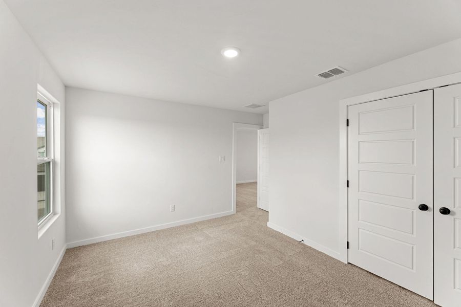 Spacious, unfurnished interior of a new home in Veranda Designer, San Antonio (Image 32).
