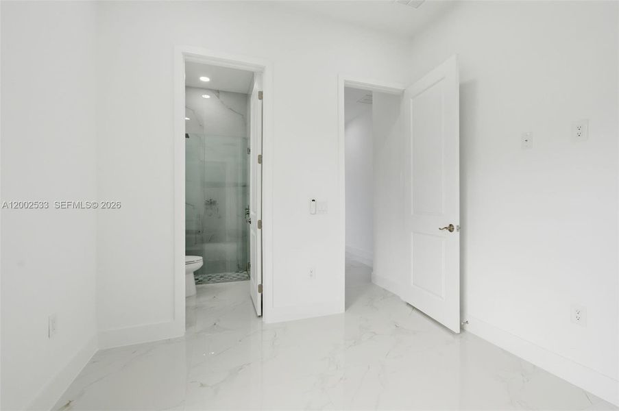 Spacious, unfurnished interior of a new home in , Lehigh Acres (Image 18).