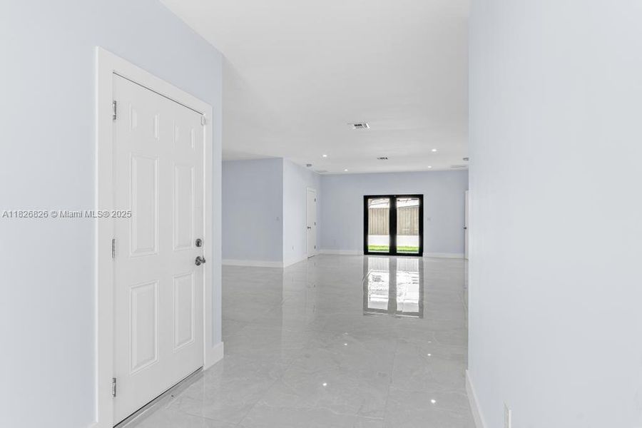 Spacious, unfurnished interior of a new home in , Cutler Bay (Image 25).