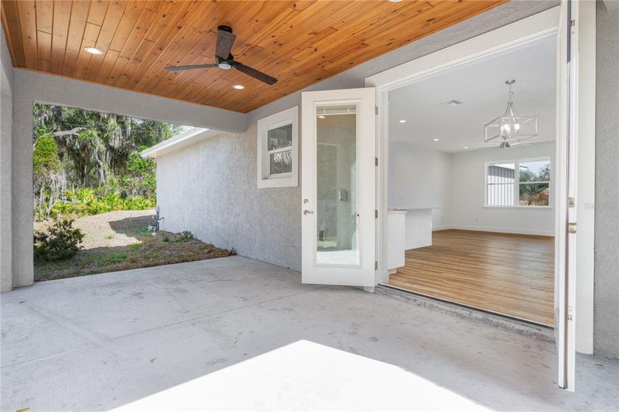 Exterior details and patio area of a home in , Deland (Image 20).