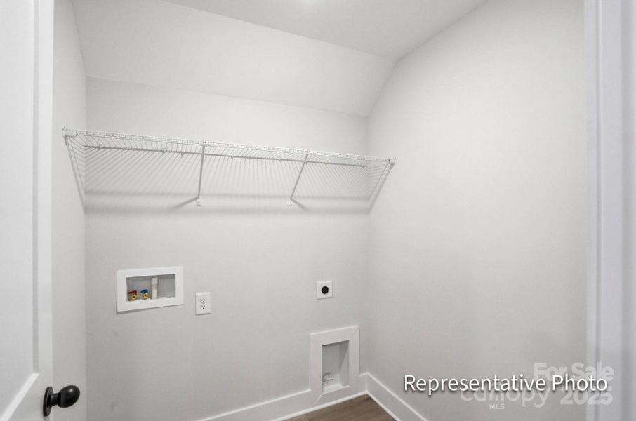 Spacious, unfurnished interior of a new home in Harrisburg Village, Harrisburg (Image 14).