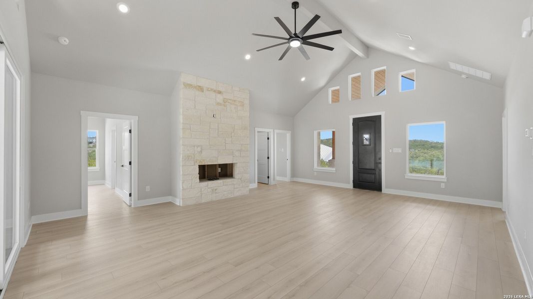 Spacious, unfurnished interior of a new home in , Canyon Lake (Image 22).