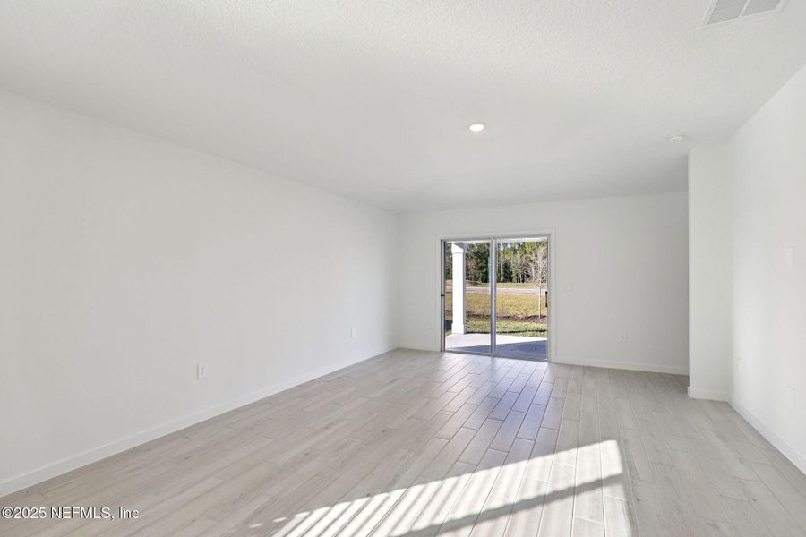 Spacious, unfurnished interior of a new home in , Jacksonville (Image 15).