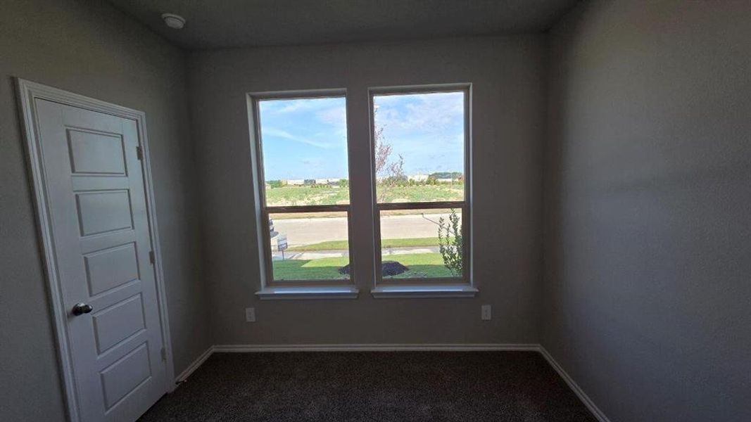 Spacious, unfurnished interior of a new home in Trails of Elizabeth Creek, Fort Worth (Image 15).