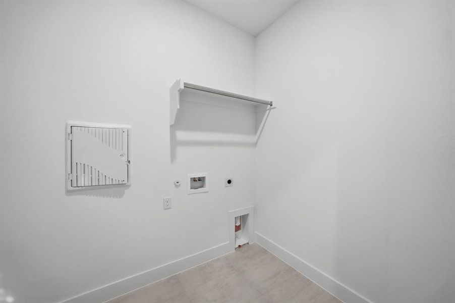 Spacious, unfurnished interior of a new home in Tavolo Park, Fort Worth (Image 26).