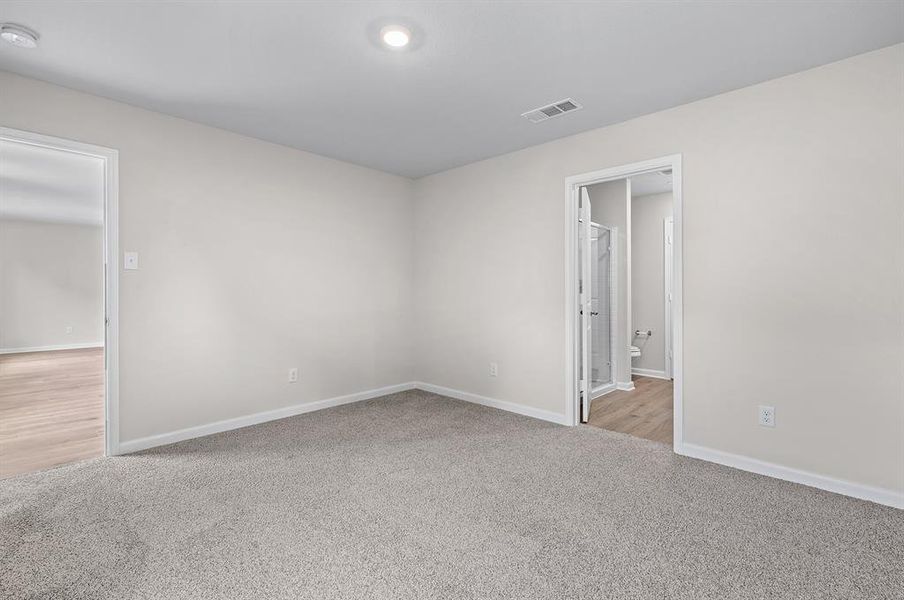 Spacious, unfurnished interior of a new home in College Park, Dallas (Image 13).