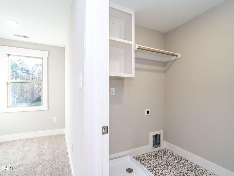 037-1280x960-laundry-mudroom