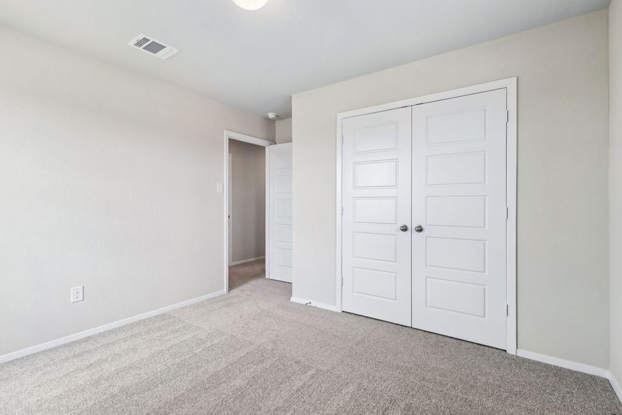 Spacious, unfurnished interior of a new home in Hymeadow, San Marcos (Image 17).